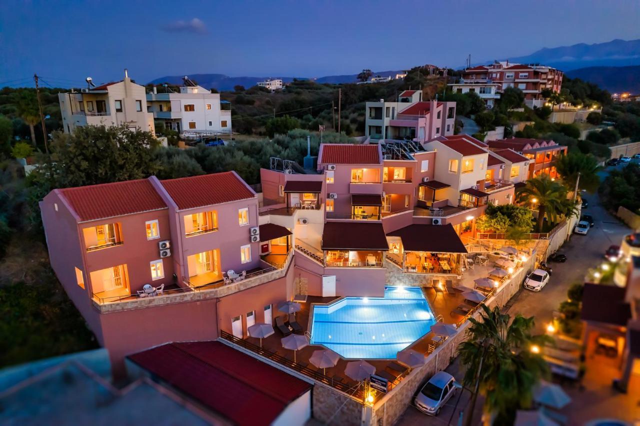 Theos Village Aparthotel 3*