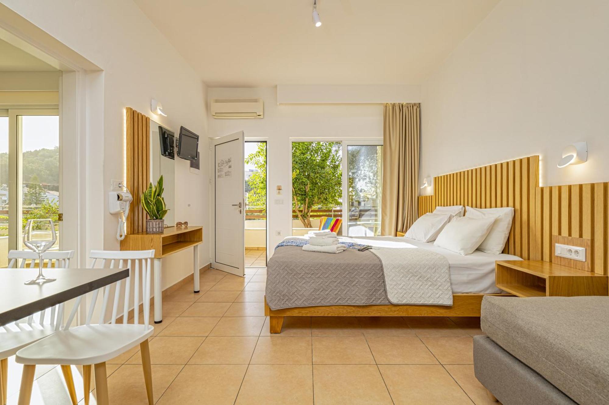 Theos Village Aparthotel 3*