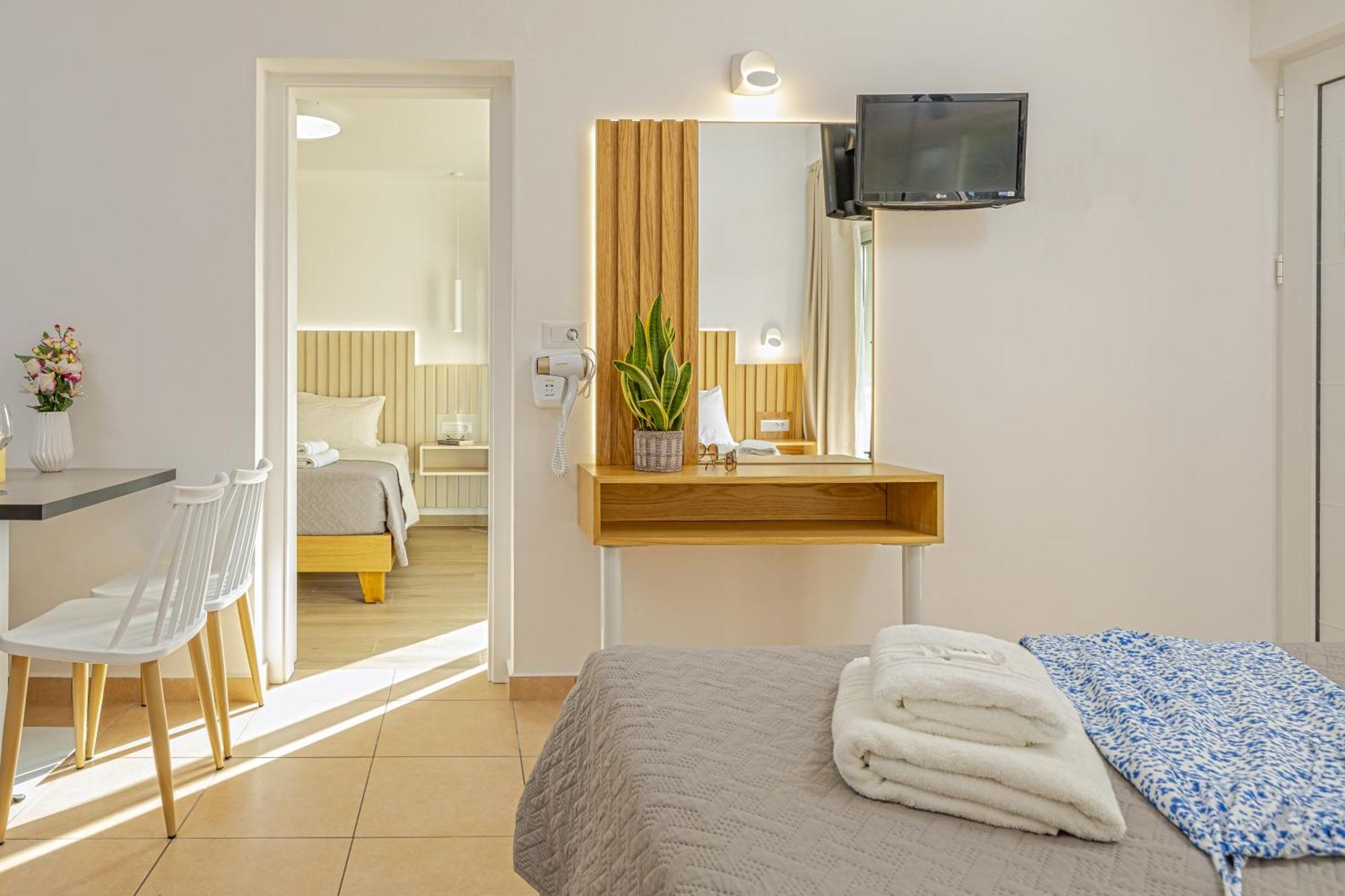 Aparthotel Theos Village 3*